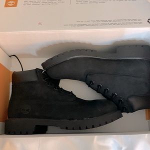Youth Black Timberland Boots. Size 3. Good Condition.